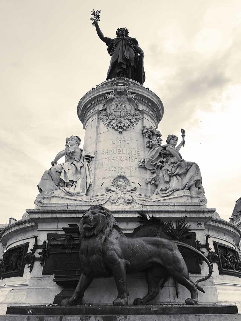 photo essay - black and white paris